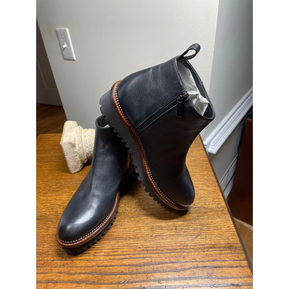 Cordani Black Leather Lug Sole Ankle Boots 7.5 Made in Italy Vera Pelle Side Zip